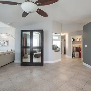 Holiday home Modern Home! Pool & Jacuzzi, Las Vegas